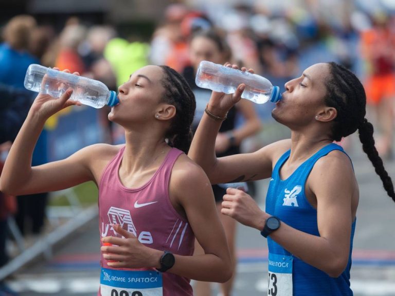 Les bienfaits de l’hydratation : boire avant, pendant et après une course